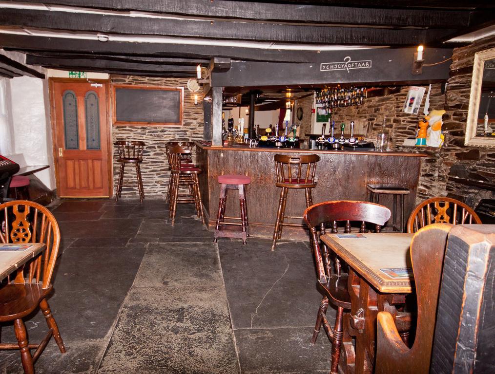 The White Hart Hotel Menheniot Exterior photo