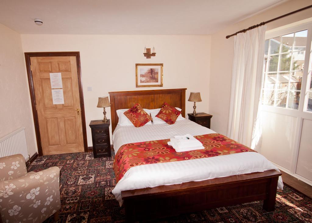 The White Hart Hotel Menheniot Exterior photo